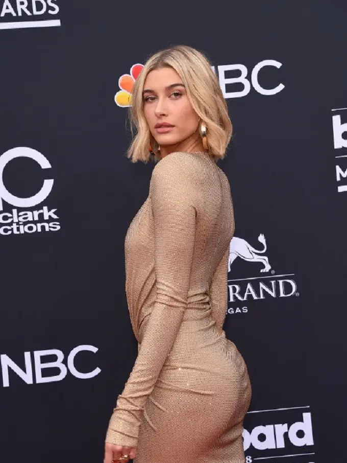 [Bintang] Hailey Baldwin