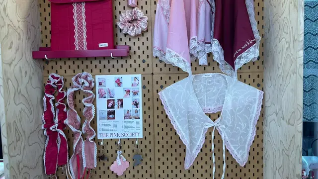 Aroma dan Merchandise Eksklusif The Pink Society