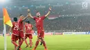 Pemain Persija, Marko Simic mengangkat tangan saat merayakan gol ke gawang Johor Darul Takzim pada lanjutan penyisihan Grup H Piala Asia 2018 di Stadion GBK, Jakarta, Selasa (10/4). Persija menang telak 4-0. (Liputan6.com/Helmi Fithriansyah)