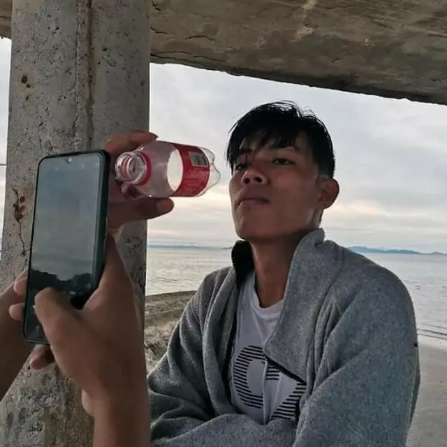 Kocak, Hendak Foto Ala Fotografer Handal Hasilnya Diluar Dugaan