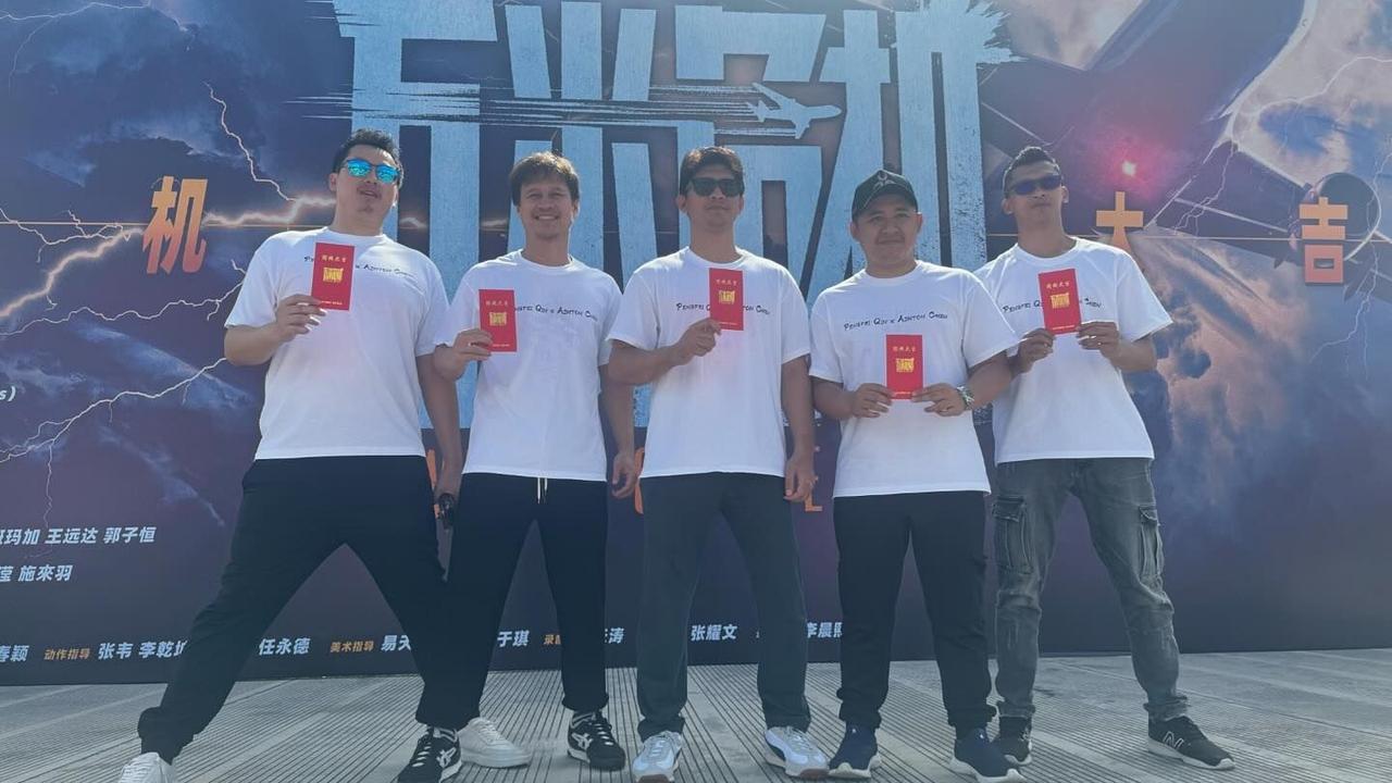 Potret Iko Uwais Bersama Ashton Chen