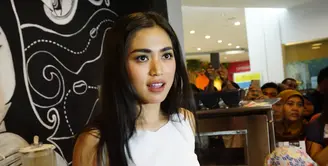 Sebagai pekerja hiburan, banyak selebriti yang menyiapkan hari tuanya dengan merintis usaha. Hal itu terkait dengan pergantian pelaku dunia hiburan yang begitu cepat. Begitu juga dengan Jessica Iskandar. (Nurwahyunan/Bintang.com)