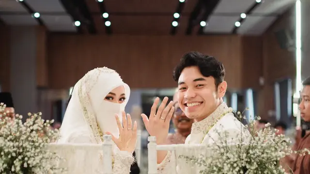 Pernikahan Tina Agustina dan Fiki Naki (Instagram/@tinadrose)