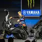 Pebalap Monster Energy Yamaha, Fabio Quartararo dan Franco Morbidelli, saat memperkenalkan livery baru yang akan digunakan untuk MotoGP 2023 di Jakarta di Hotel St. Regis pada Selasa (17/1/2023). (Dok. Yamaha)