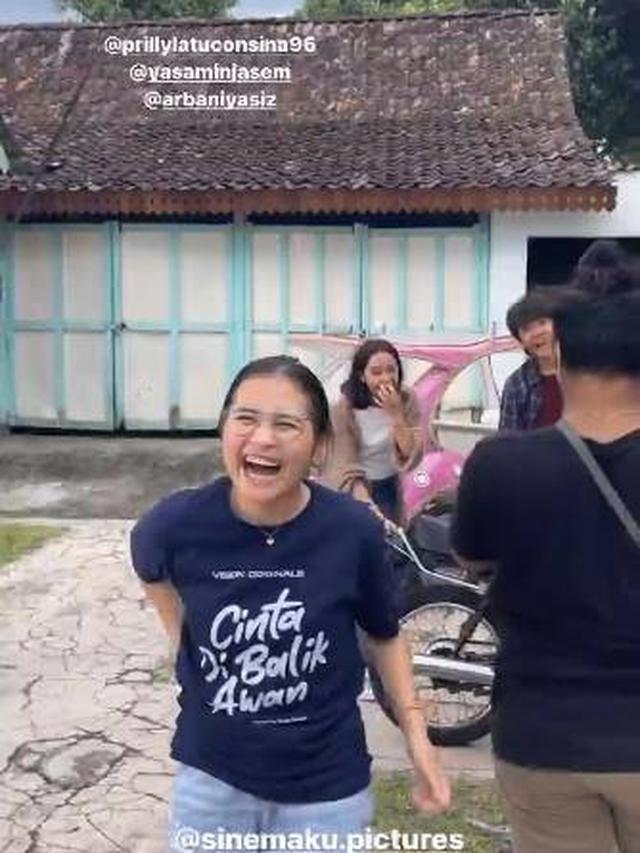 Jadi Produser, Ini 7 Momen Prilly Latuconsina Jalani Selamatan di Hari Pertama Syuting