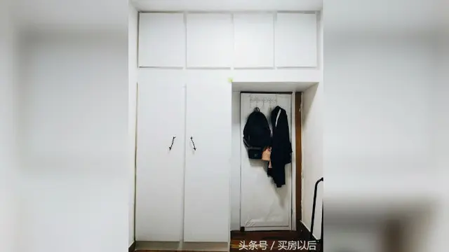 Transformasi kamar kos yang dulunya kumuh menjadi layak untuk ditinggali.