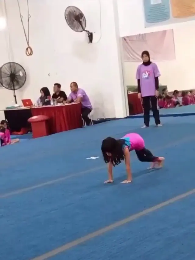 Vania Athabina putri Venna Melinda mengikuti kompetisi gymnastic. (Foto: Instagram/vennamelindareal)