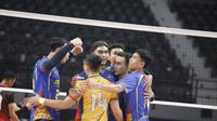 Tim putra Jawa Timur mengalahkan Sulawesi Utara pada laga Pul B turnamen voli Piala Kapolri 2024. Jatim Sikat Sulut dengan skor 3-1 (25-22, 25-21, 20-25, 25-17)&nbsp;di GOR Terpadu A. Yani, Pontianak, Jumat (4/10). (foto: PP PBVSI)