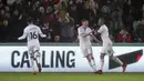 Para pemain Swansea City merayakan gol Jordan Ayew (kanan) saat menjamu Arsenal pada lanjutan Premier League di Liberty Stadium, Swansea, Wales, (30/1/2018). Arsenal kalah 1-3. (Nick Potts/PA via AP)