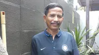 Mantan pelatih Persib Bandung, Djadjang Nurdjaman pulang ke Indonesia untuk mengurus dokumen izin tinggal di Italia. (Bola.com/Erwin Snaz)