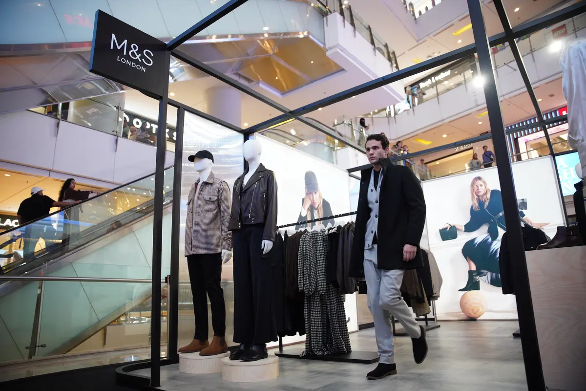 Gandeng Sienna Miller, Marks & Spencer Rilis Koleksi Musim Gugur 2023 yang Stylish dan Versatile