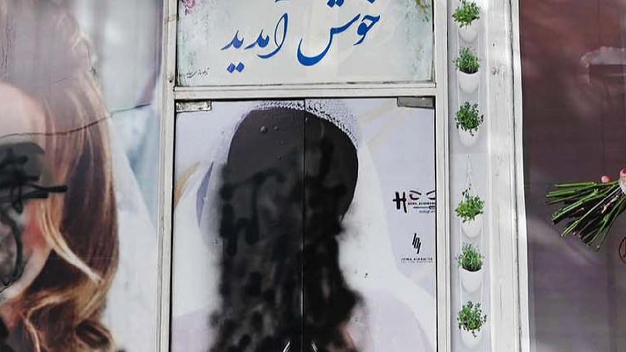 Sementara, Taliban mengatakan pihaknya tetap menghormati hak-hak perempuan sesuai dengan interpretasi hukum Islam dan kebiasaan Afghanistan.
