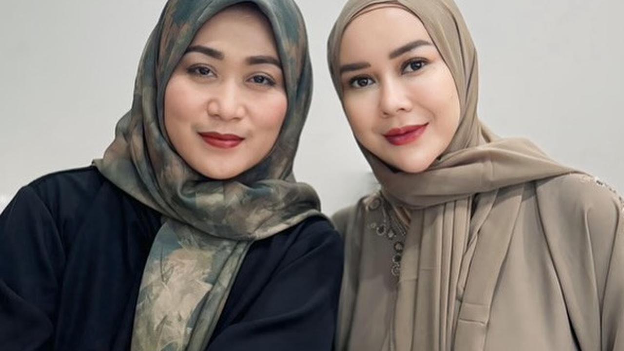 4 Potret Aura Kasih Tampil Berhijab saat Hadiri Acara Kajian, Dipuji Cantik dan Didoakan Istiqomah