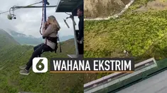 Wahana ekstrim seperti ayunan di ketinggian ini menguji adrenalin.