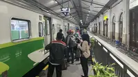 Naik kereta di Surabaya wajib sudah vaksinasi. (Dian Kurniawan/Liputan6.com)