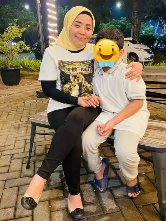 Potret Muzdalifah yang Awet Muda dan Tampak Langsing di Usia 46 Tahun. (Instagram/@muzdalifah999)