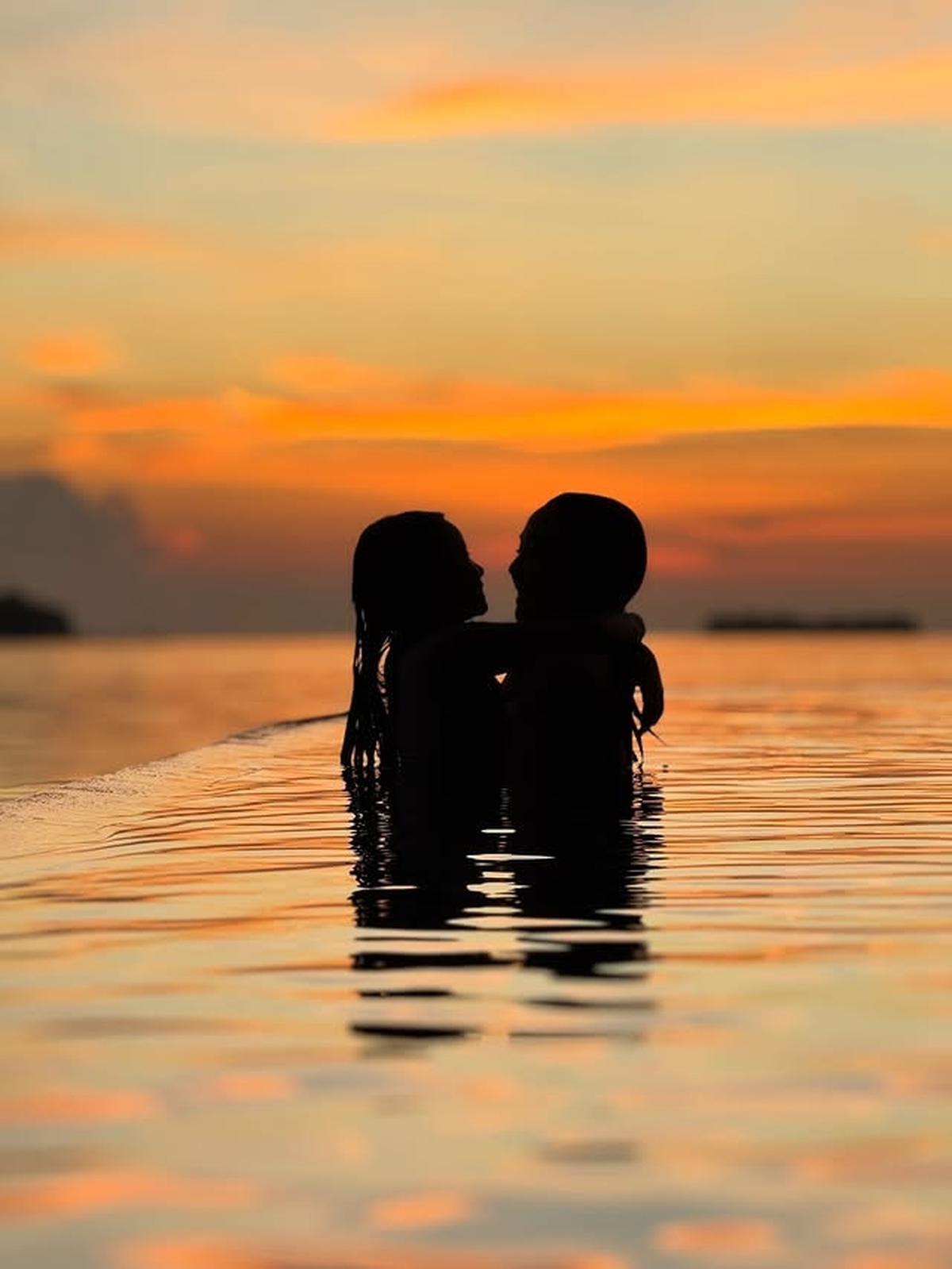 Potret Gisel dan Gempi Liburan ke Pulau Sepa, Cinta Brian Ikut Serta - Bikin Makin Happy
