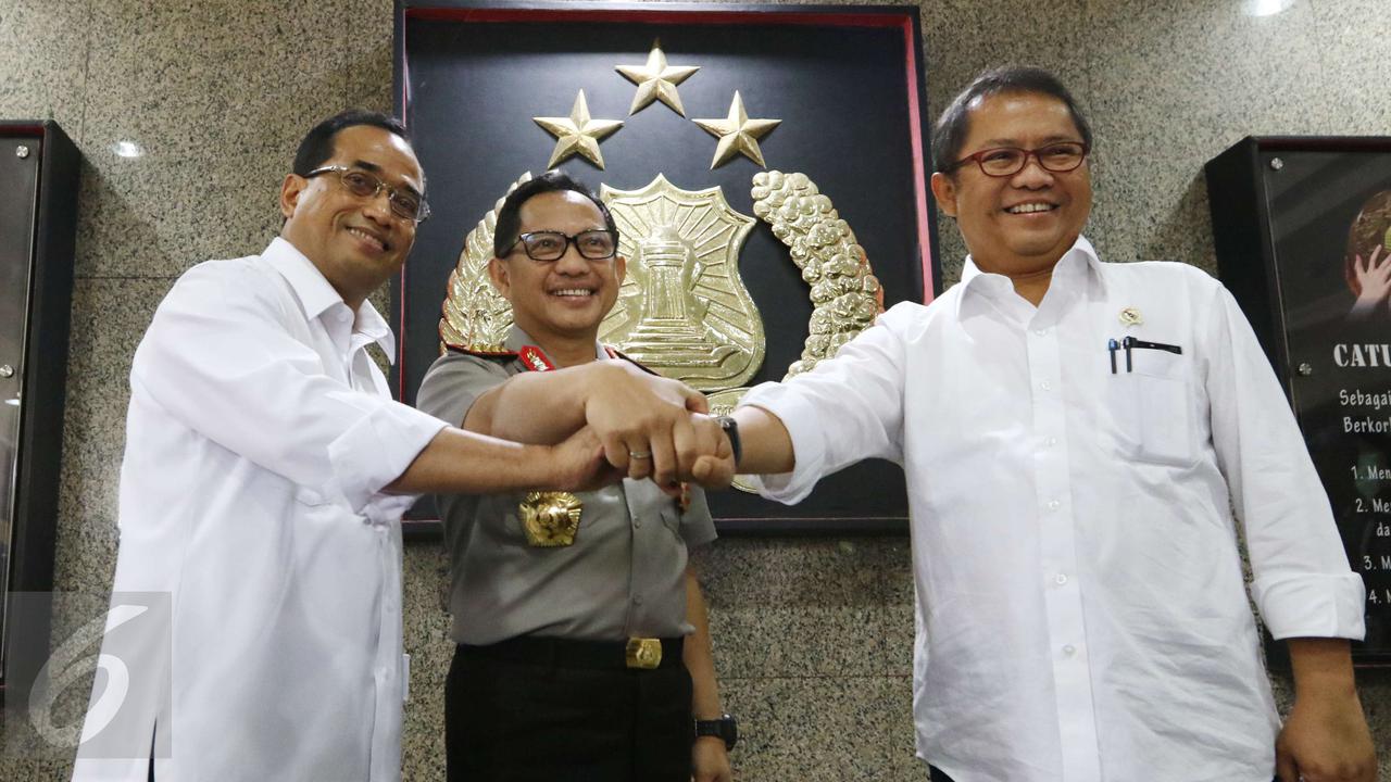 20170321-Kapolri, Menhub dan Menkominfo Sosialisasi Aturan Taksi Online-Jakarta