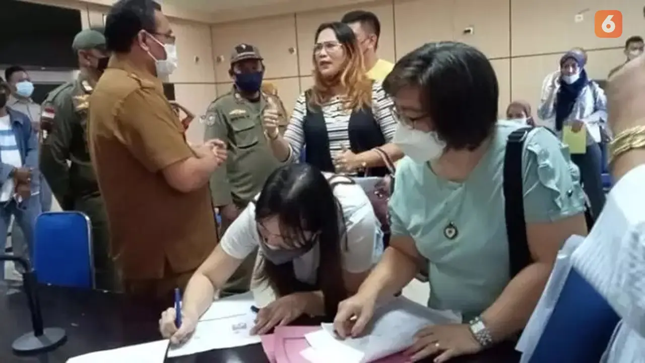 Puluhan Orang Tua Siswa Geruduk Dinas Pendidikan Provinsi Gorontalo (Arfandi Ibrahim/Liputan6.com)