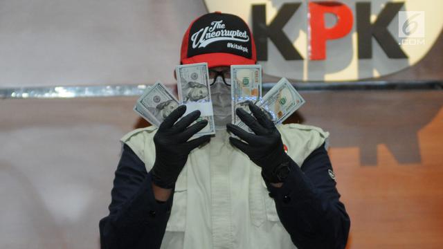 Dirut Perum Perindo Tersangka, KPK Tunjukkan Barang Bukti Uang