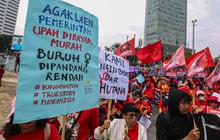 FOTO: Momen Massa May Day di HI Singgung Pemerintah 'Agak Laen': Upah Dibayar Murah, Buruh Dipandang Rendah