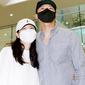 Son Ye Jin dan Hyun Bin pulang ke Korea Selatan setelah bulan madu di Los Angeles (LA), Amerika Serikat. (dok. Instagram @koreadispatch/https://www.instagram.com/p/Cc5Ce8vhbkS/)