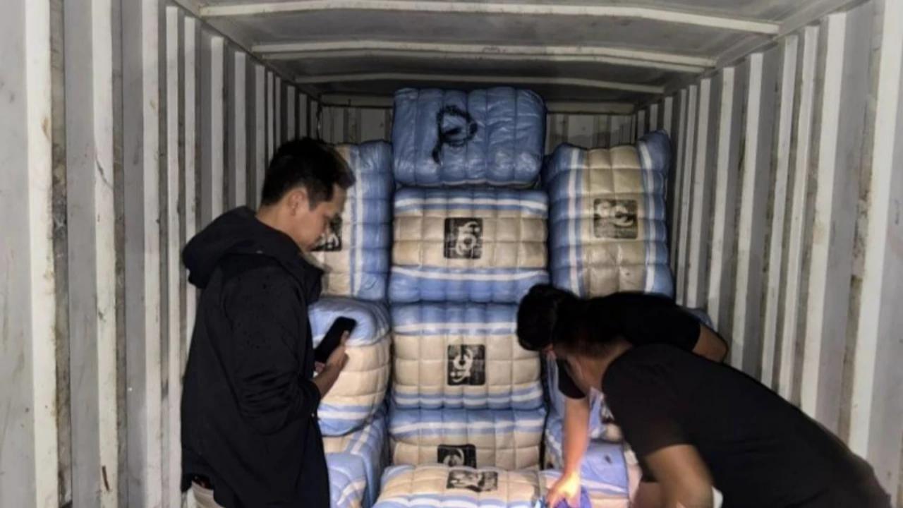 VIDEO: Polda Metro Bongkar Penyeludupan Baju Bekas Ilegal Asal Korsel dan China