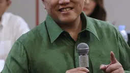 Ketua Umum KOI, Erick Thohir saat menjadi pembicara kunci pada Refleksi Akhir Tahun Olahraga Indonesia di SUGBK, Jakarta, Senin (10/12). Acara Refleksi Akhir Tahun ini juga dihadiri Ketua INAPGOC Raja Sapta Oktohari. (Liputan6.com/Helmi Fithriansyah)