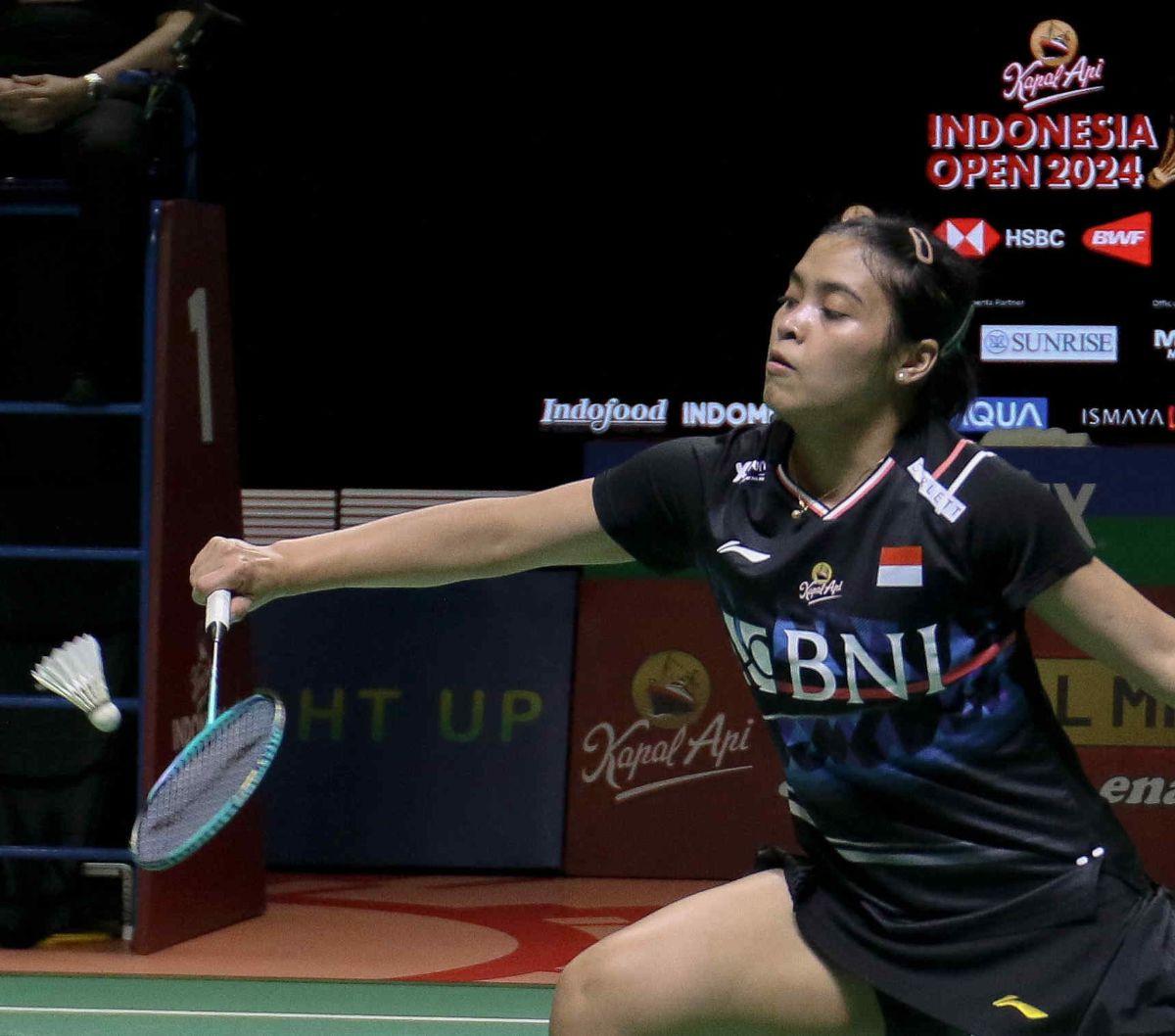 Pebulu tangkis tunggal putri Indonesia, Gregoria Mariska Tunjung bertanding melawan wakil China, Wang Zhi Yi dalam babak perempat final Indonesia Open 2024 di Istora Senayan, Jakarta, Jumat (5/6/2024). Gregoria Mariska tersingkir dari turnamen tersebut se