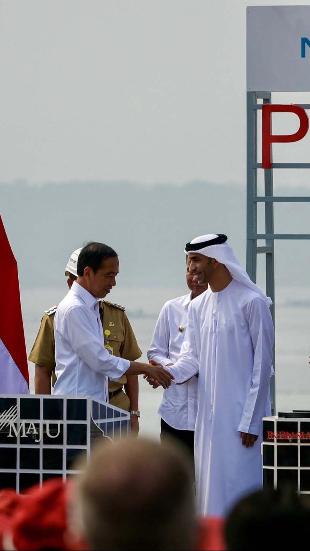 Menurut Jokowi, PLTS ini termasuk dalam salah satu PLTS terbesar di kawasan Asia Tenggara, bahkan dunia.&nbsp;Bay Ismoyo / AFP
