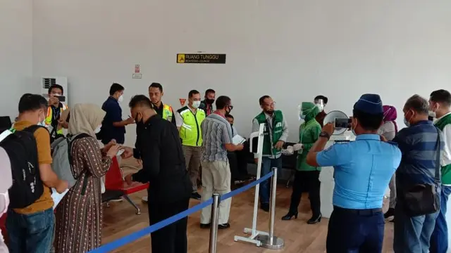 Simulai pelayanan penumpang di Bandara JB Soedirman, Purbalingga, Jumat sore (28/5/2021). (Foto: Liputan6.com/Humas Pemkab Purbalingga)