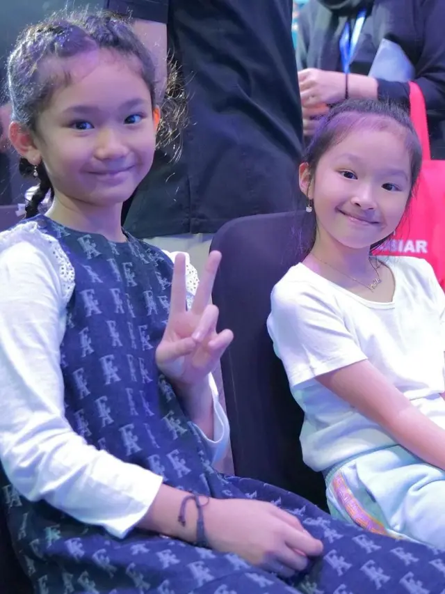 Bilqis dan Thalia Gunakan Pakaian yang Mirip Disangka Kembaran