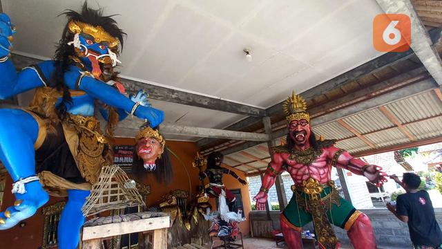 Persiapan pawai ogoh-ogoh dalam rangka menyambut  Hari Raya Nyepi 2023 (Hermawan Arifianto/Liputan6.com)