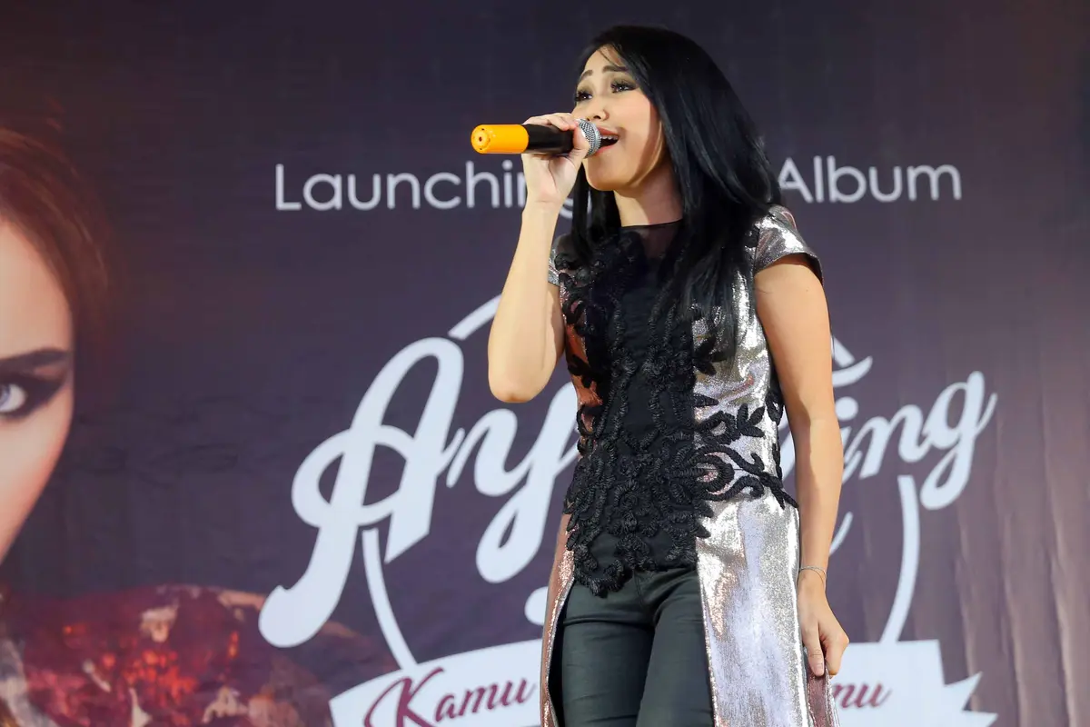 [Bintang] Makna di Balik Single Ayu Ting Ting, Kamu Kamu Kamu