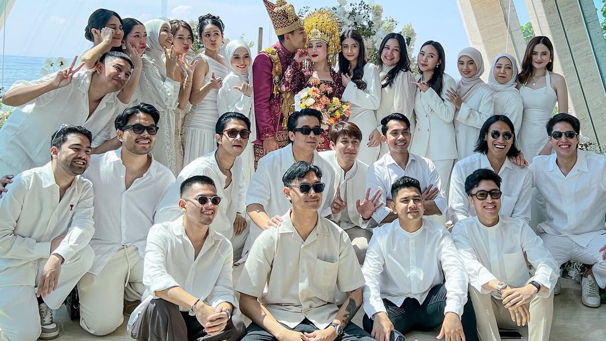 6 Potret Gaya Para Bridesmaid Dibalut Dress Putih di Pernikahan Haviza Devi Anjani dan Harris Vriza di Bali, Syifa Hadju-Lesti Kejora