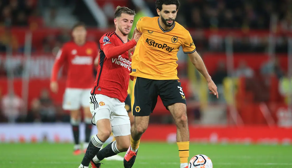 <p>Gol tunggal pada laga ini dicetak oleh bek Raphael Varane pada menit ke-76 setelah memanfaatkan umpan Aaron Wan-Bissaka. (Lindsey Parnaby / AFP)</p>