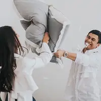 Tidak lama lagi, komika dan pemeran Raditya Dika akan melepas masa lajangnya. Radit akan melepas status jomblonya di usia 33 tahun dengan mempersunting Anissa Aziza. (Instagram/aldosinarta)