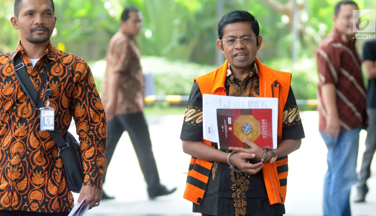 Mantan Sekjen Partai Golkar, Idrus Marham bersiap menjalani pemeriksaan di gedung KPK, Jakarta, Rabu (15/4/2019). Idrus Marham menjalani pemeriksaan sebagai saksi untuk tersangka Dirut nonaktif PT PLN Sofyan Basir terkait kasus dugaan suap proyek PLTU Riau-1. (merdeka.com/Dwi Narwoko)