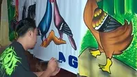Begini Proses Pembuatan Spanduk Pecel Lele, Ternyata Dilukis Manual
