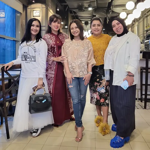 6 Momen Mayangsari Halal Bihalal Bareng Geng Sosialita 'Kepompong', Selalu Kompak