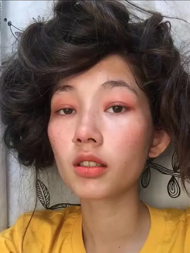 7 Gaya Rambut Devina Aureel, Dari Kepang Hingga Pakai Wig yang Curi Perhatian