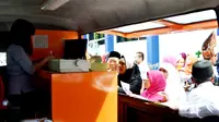 PT Pos Indonesia menempatkan satu unit mobil operasional di Kantor Imigrasi Bengkulu untuk memudahkan pelayanan pembuatan paspor (Liputan6.com/Yuliardi Hardjo)