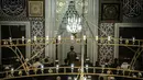 Jemaah menunaikan salat tarawih malam pertama Ramadan 1439 H di Masjid Nizamiye di Midrand, Johannesburg, Afrika Selatan (16/5). Masjid ini diresmikan oleh Presiden Afrika Selatan Jacob Zuma pada 4 Oktober 2012. (AFP Photo/Gulshan Khan)