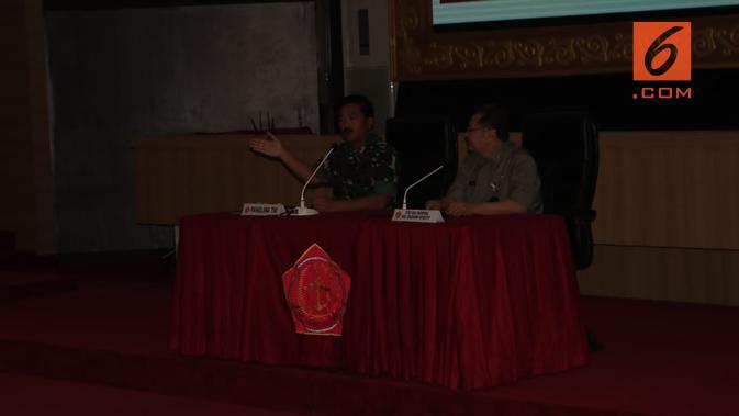 Jenderal TNI Hadi Tjahjanto saat memberikan pengarahan kepada seluruh anggota Paskibraka Nasional 2019 yang berkunjung ke Mabes TNI di Cilangkap, Jakarta Timur pada Selasa, 20 Agustus 2019 (Liputan6.com/Aditya Eka Prawira)