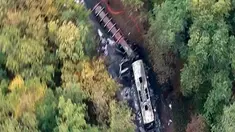 Inilah penampakan gambar kecelakaan yang terjadi di dekat Libourne di kawasan Gironde, Prancis, Jumat (23/10/2015). Sebuah truk dan bus bertabrakan dengan brutal yang menewaskan sedikitnya 40 orang. (REUTERS/iTele)