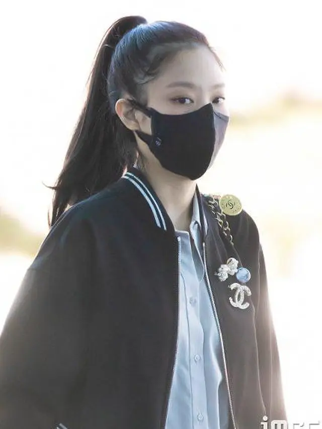 Berangkat ke Paris, Jennie BLACKPINK Pakai Outfit Nyaris Rp340 Juta
