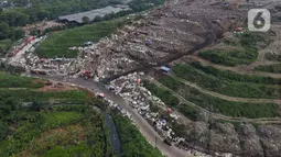 Foto udara di kawasan Tempat Pengolahan Sampah Terpadu (TPST) Bantar Gebang, Bekasi, Jawa Barat, Selasa (17/1/2023). Sampah di TPST Bantar Gebang akan dikelola menjadi Refused Derived Fuel (RDF) sebanyak 700 sampai 750 ton per hari. (merdeka.com/Imam Buhori)