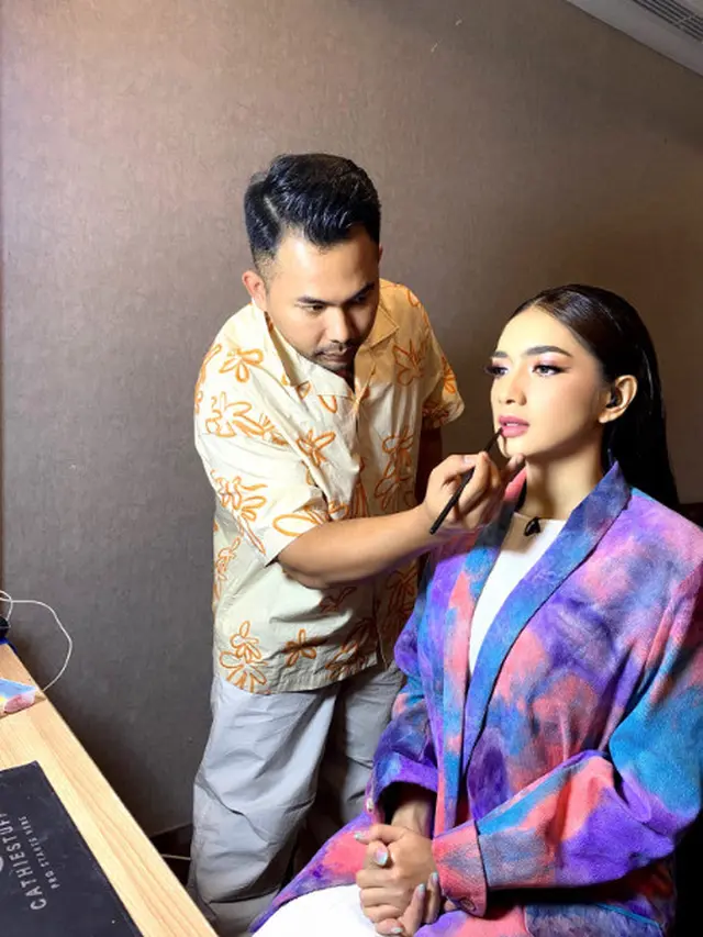 Angel Karamoy saat dimake over oleh Nobita (ist)