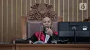 Ketua Majelis Hakim Nazar Effriandi memimpin sidang permohonan peninjauan kembali (PK) yang diajukan buronan kasus korupsi pengalihan hak tagih (cessie) Bank Bali, Djoko Tjandra di PN Jakarta Selatan, Senin (6/7/2020). Sidang ditunda karena Djoko Tjandra dikabarkan sakit. (Liputan6.com/Johan Tallo)
