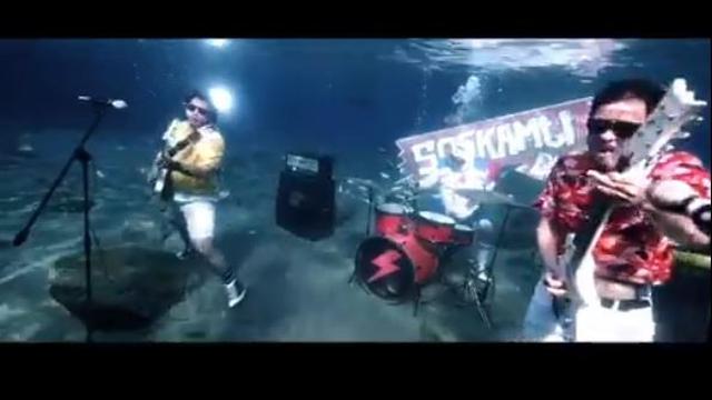 Alat Musik Endank Soekamti, Properti Terbaru untuk Foto Bawah Air di Umbul Ponggok